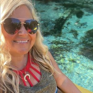 Meet your Posher, Julie